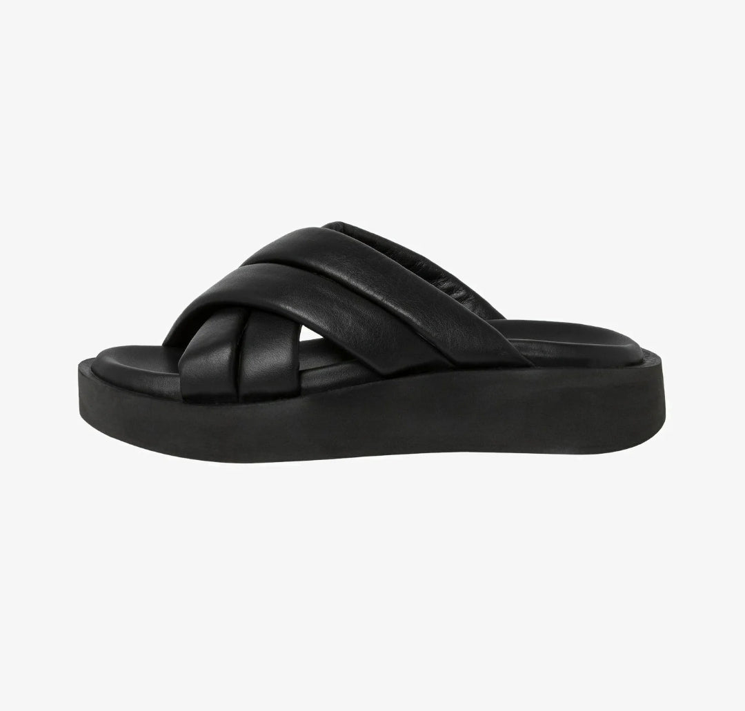 S.Oliver Puffy Crossover-Strap Slide Sandals Black 11654080