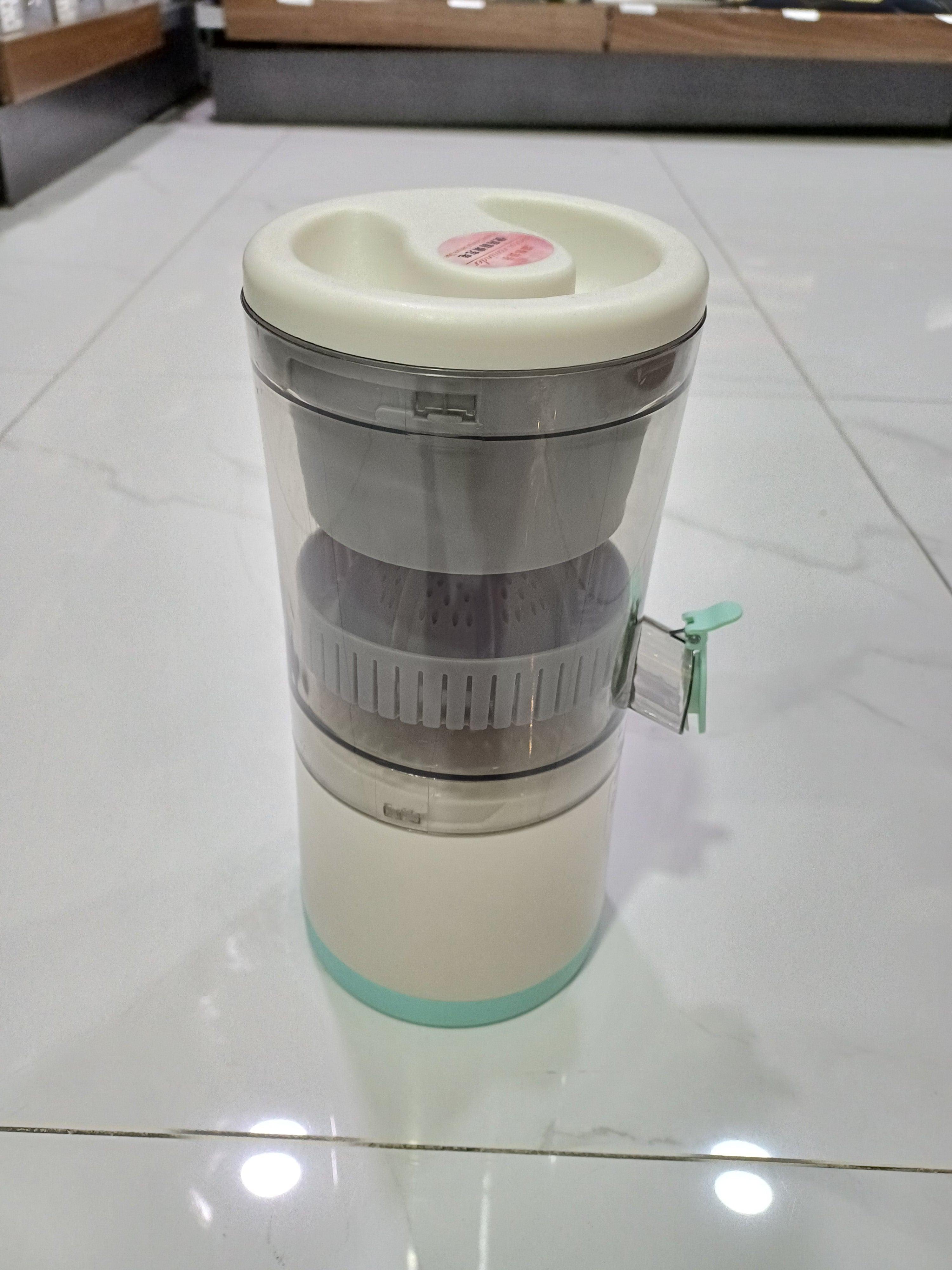 Portable juicer blender